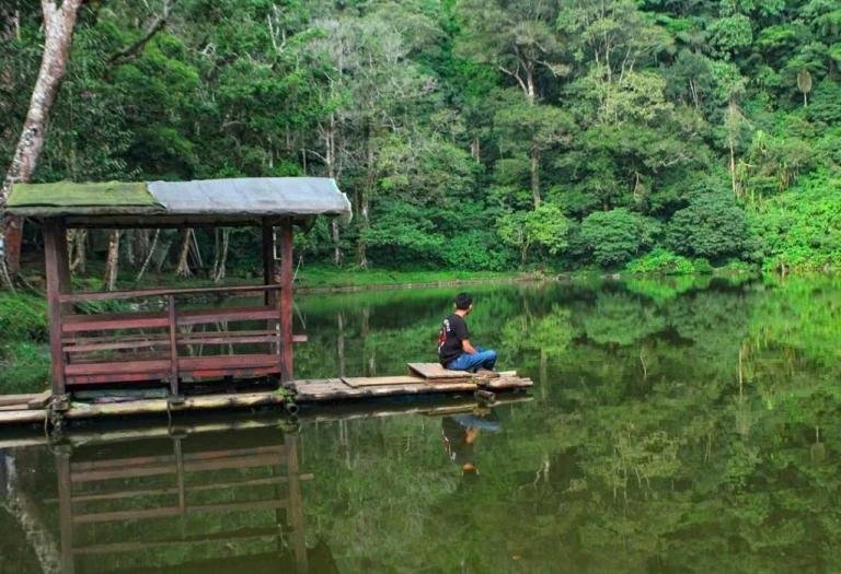 Ambuwaya Lake - photo 2